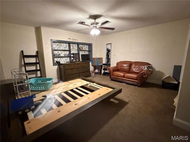 2707 N Service Road, St Clair, MO 63077