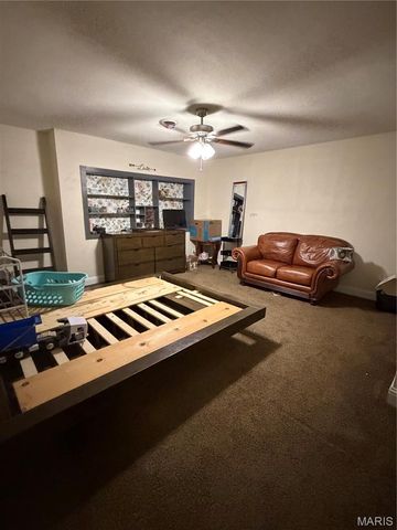 2707 N Service Road, St Clair, MO 63077