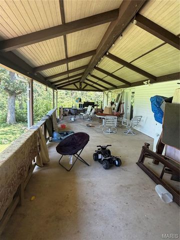 2707 N Service Road, St Clair, MO 63077