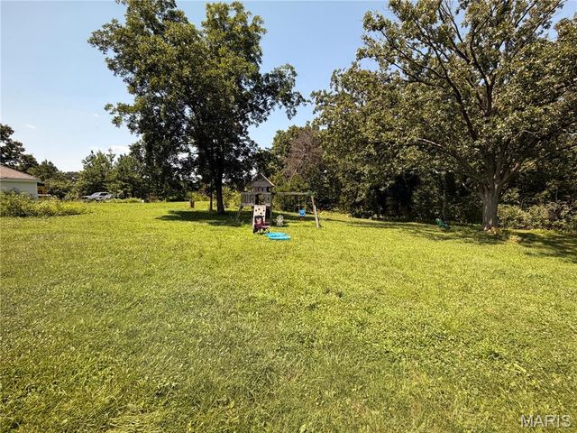 2707 N Service Road, St Clair, MO 63077