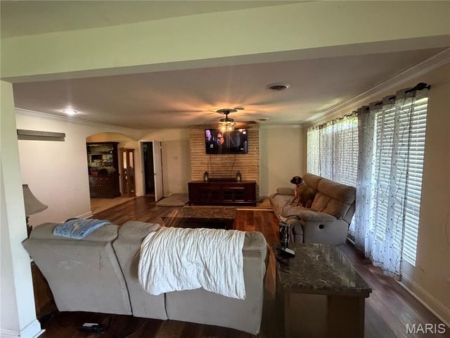 2707 N Service Road, St Clair, MO 63077