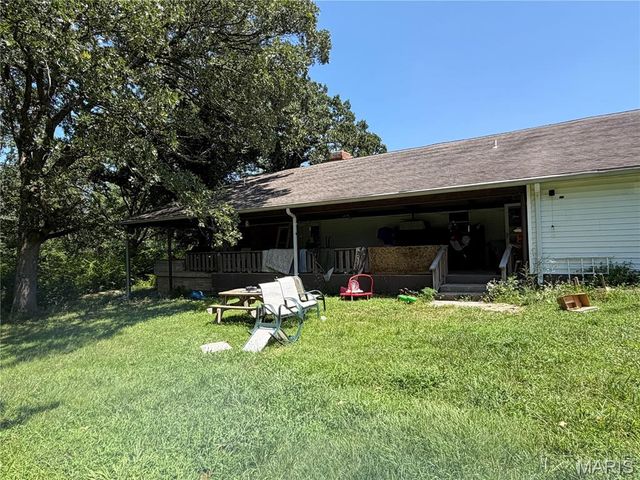 2707 N Service Road, St Clair, MO 63077