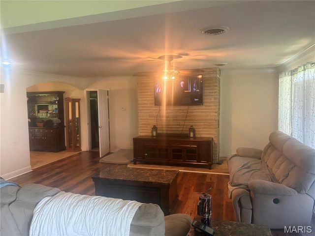 2707 N Service Road, St Clair, MO 63077