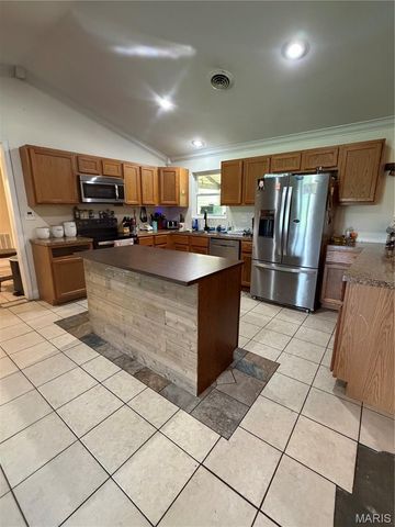 2707 N Service Road, St Clair, MO 63077