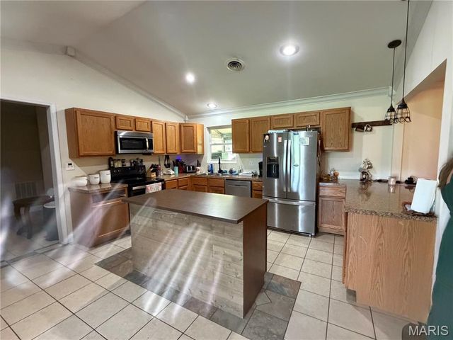 2707 N Service Road, St Clair, MO 63077