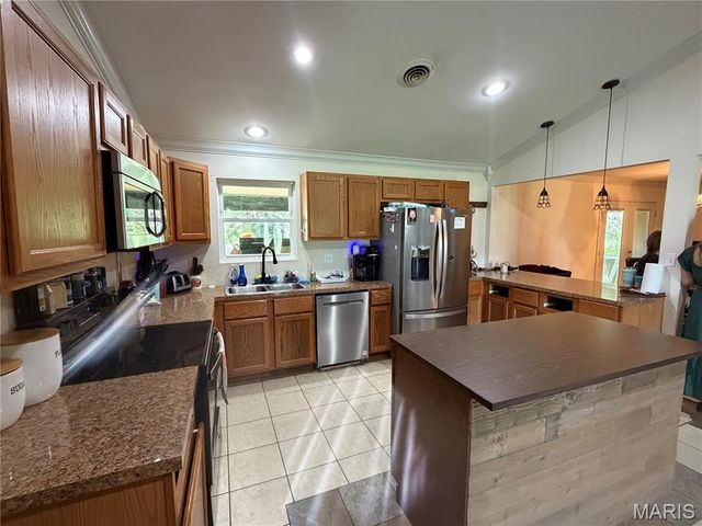 2707 N Service Road, St Clair, MO 63077