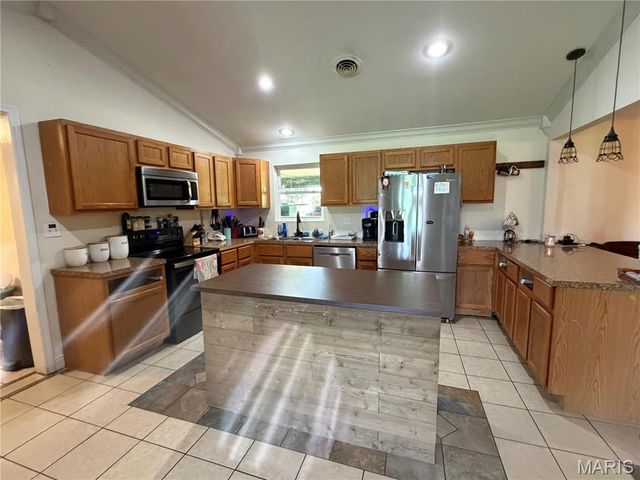 2707 N Service Road, St Clair, MO 63077