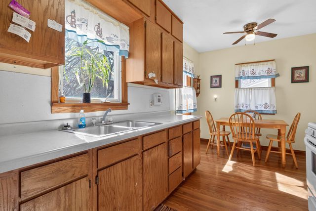 211 Boston Ave, Waterloo, IA 50703