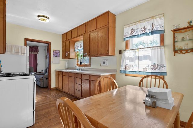 211 Boston Ave, Waterloo, IA 50703