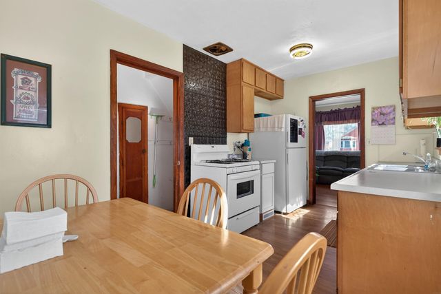 211 Boston Ave, Waterloo, IA 50703