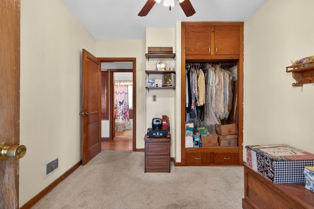 211 Boston Ave, Waterloo, IA 50703