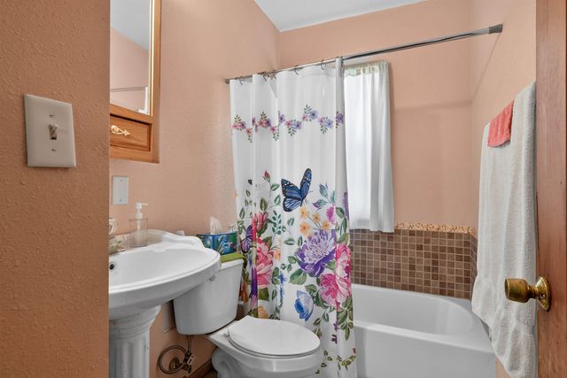 211 Boston Ave, Waterloo, IA 50703