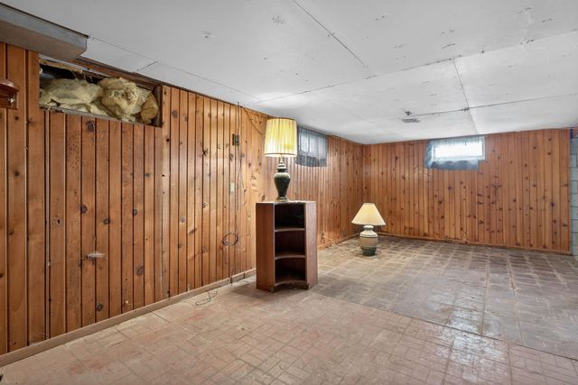 211 Boston Ave, Waterloo, IA 50703