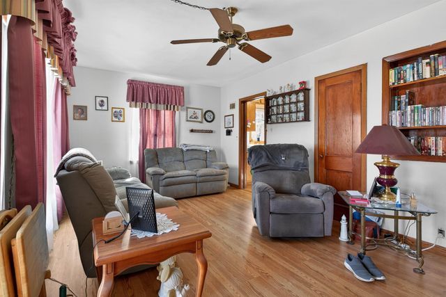 211 Boston Ave, Waterloo, IA 50703