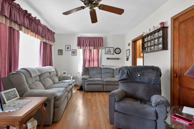 211 Boston Ave, Waterloo, IA 50703