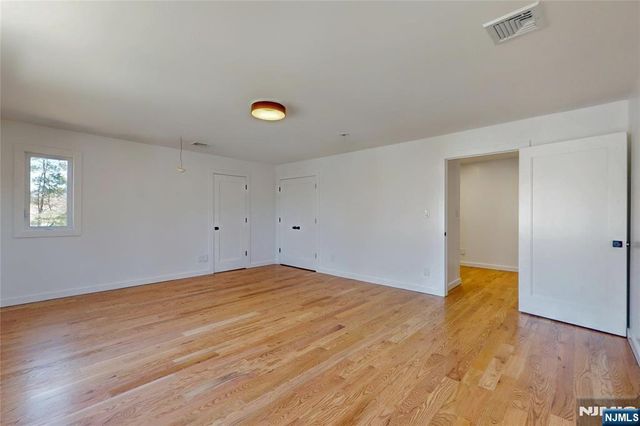 5 Astor Place, Waldwick, NJ 07463