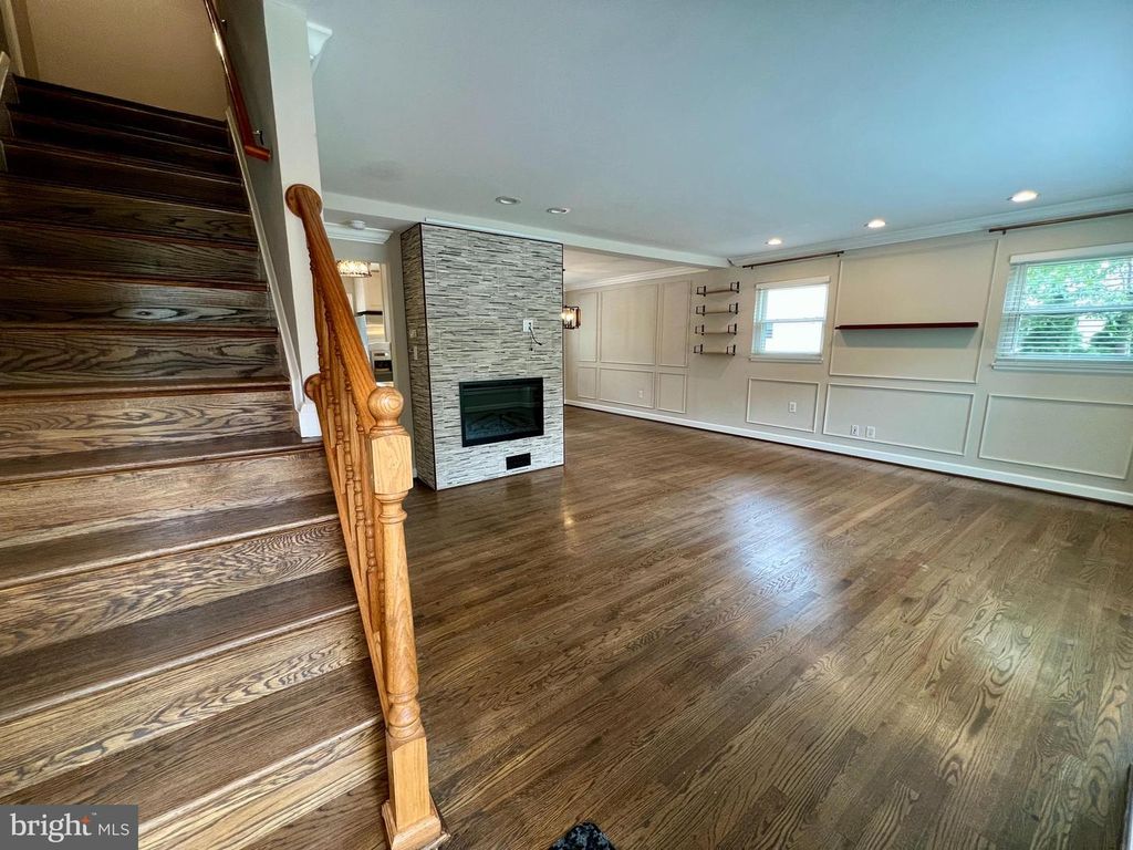 218 OAK AVE, Pikesville, MD 21208