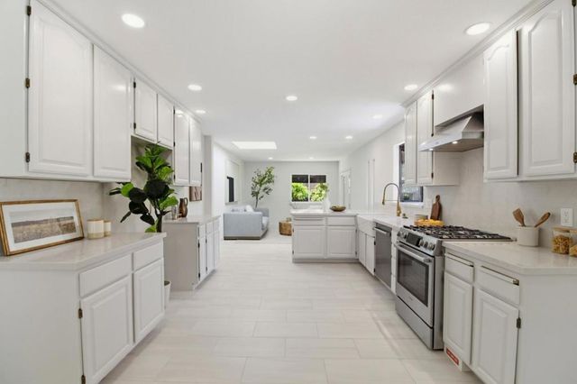 1114 Palm Avenue, San Mateo, CA 94401