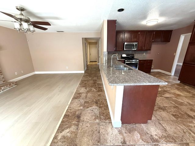 9013 Chantal Way, Sacramento, CA 95829