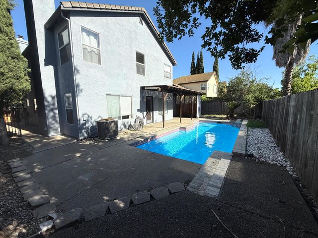 9013 Chantal Way, Sacramento, CA 95829