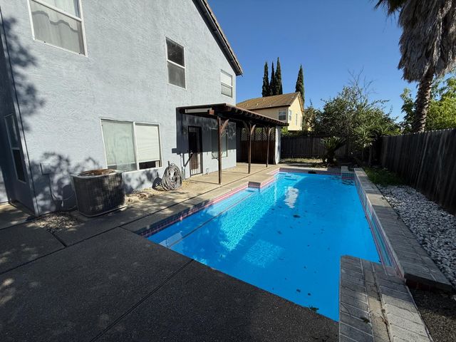 9013 Chantal Way, Sacramento, CA 95829