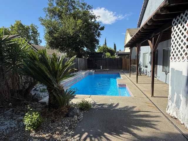 9013 Chantal Way, Sacramento, CA 95829