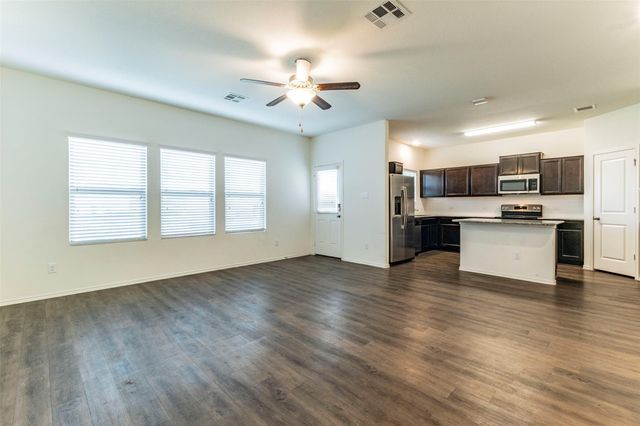 470 Major Lee LN, Jarrell, TX 76537