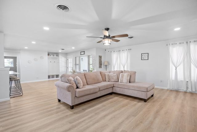 1003 Temple Dr, Kerrville, TX 78028