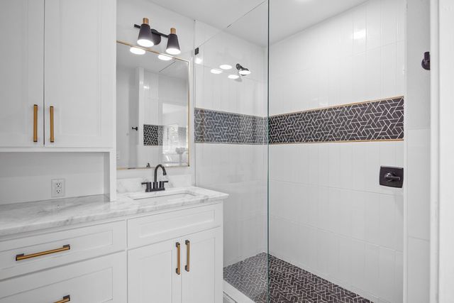 1003 Temple Dr, Kerrville, TX 78028