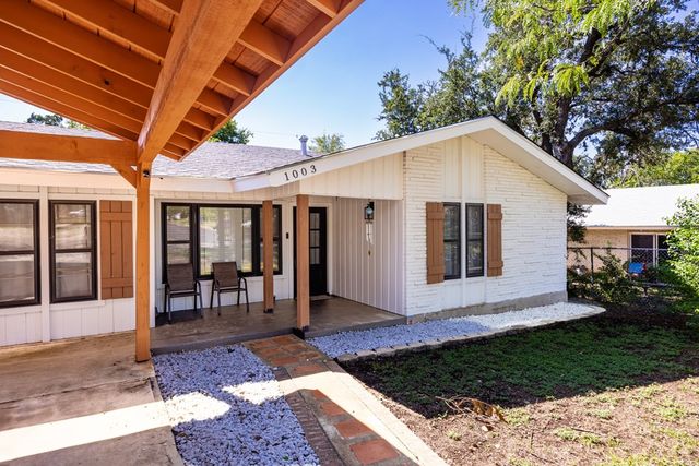 1003 Temple Dr, Kerrville, TX 78028