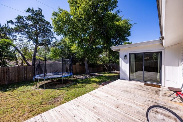 1003 Temple Dr, Kerrville, TX 78028