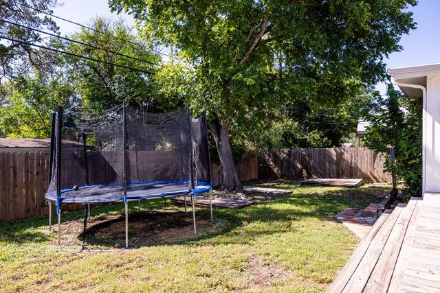 1003 Temple Dr, Kerrville, TX 78028