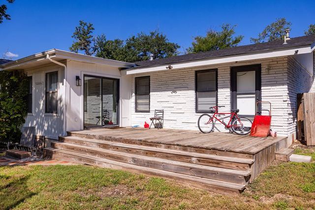 1003 Temple Dr, Kerrville, TX 78028