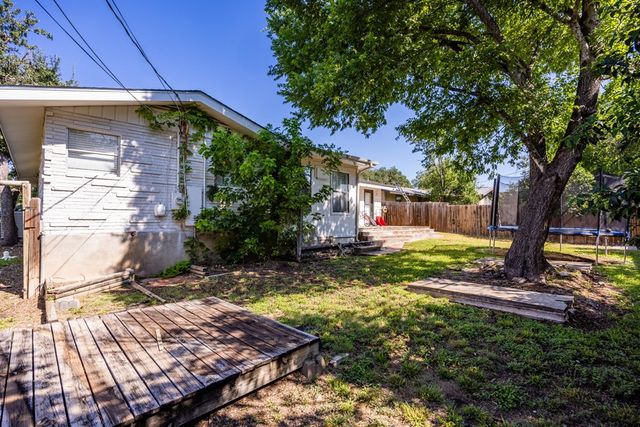 1003 Temple Dr, Kerrville, TX 78028