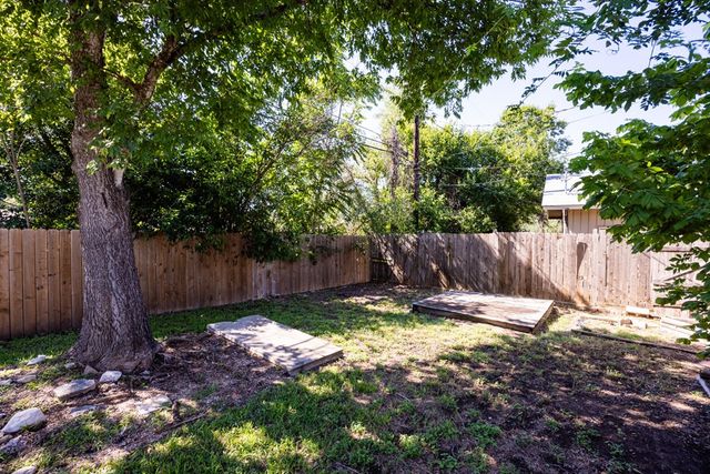 1003 Temple Dr, Kerrville, TX 78028