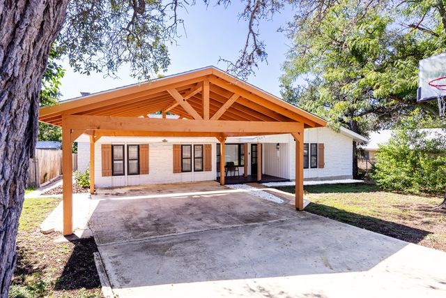 1003 Temple Dr, Kerrville, TX 78028