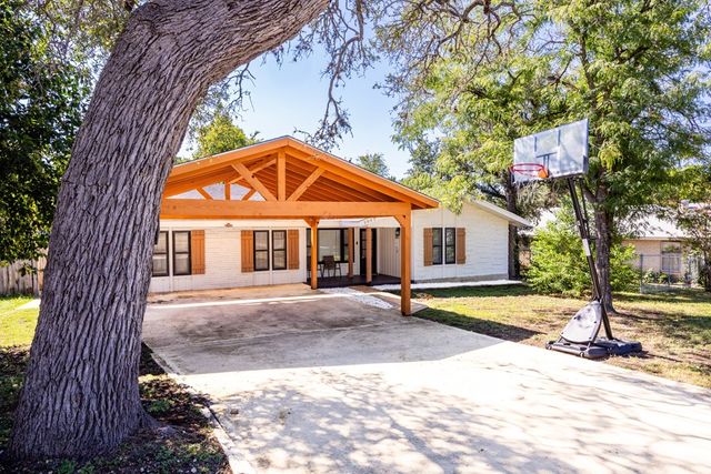 1003 Temple Dr, Kerrville, TX 78028