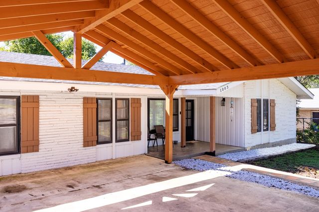 1003 Temple Dr, Kerrville, TX 78028