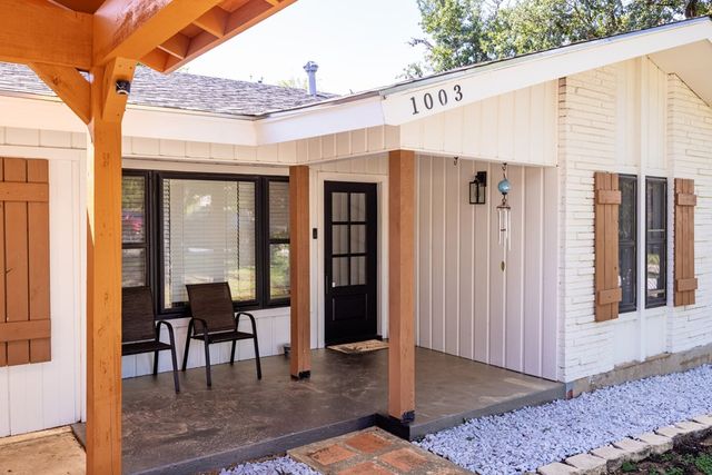 1003 Temple Dr, Kerrville, TX 78028