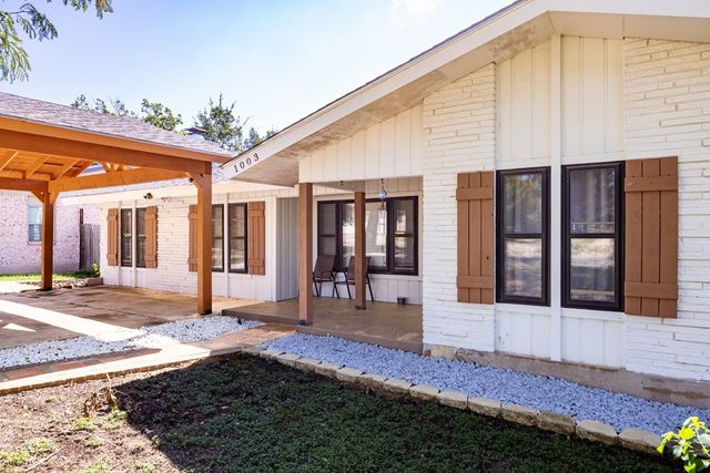 1003 Temple Dr, Kerrville, TX 78028