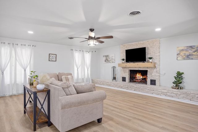 1003 Temple Dr, Kerrville, TX 78028