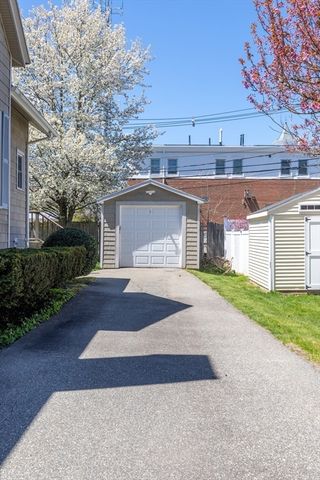 9 Parsons Ave, Lynnfield, MA 01940