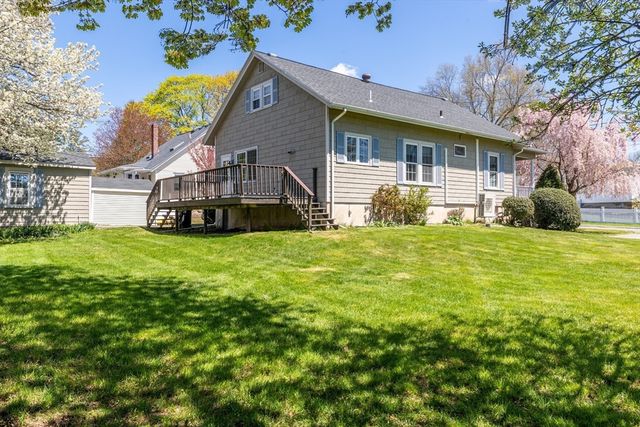 9 Parsons Ave, Lynnfield, MA 01940