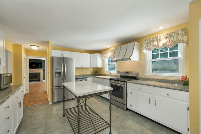 45 Mariette Drive, Portsmouth, NH 03801