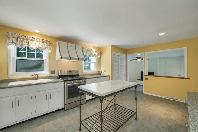 45 Mariette Drive, Portsmouth, NH 03801