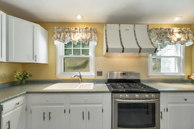 45 Mariette Drive, Portsmouth, NH 03801