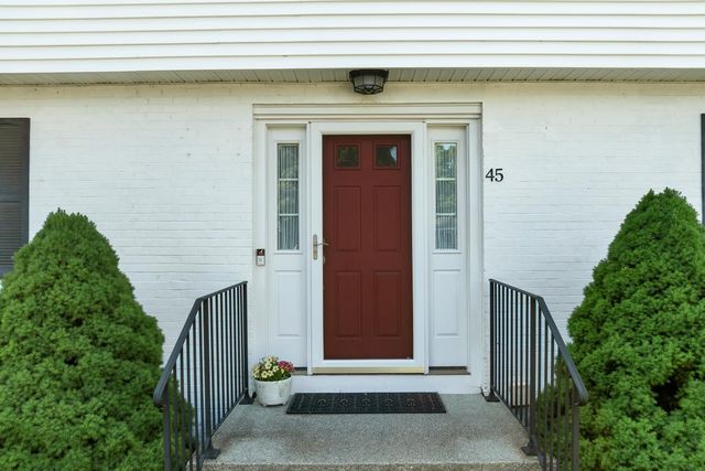 45 Mariette Drive, Portsmouth, NH 03801