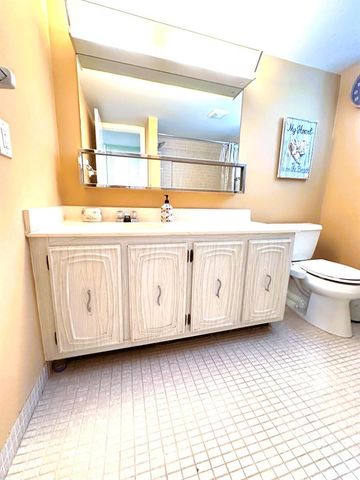 18 Colonial Club Drive 200, Boynton Beach, FL 33435