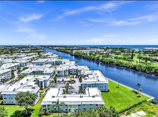 18 Colonial Club Drive 200, Boynton Beach, FL 33435