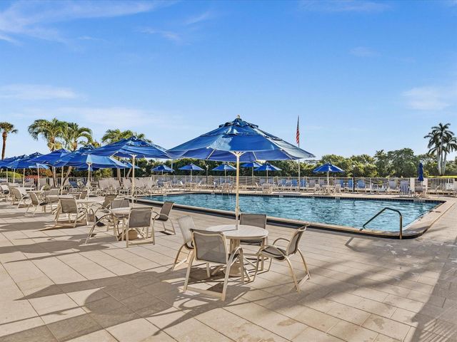18 Colonial Club Drive 200, Boynton Beach, FL 33435